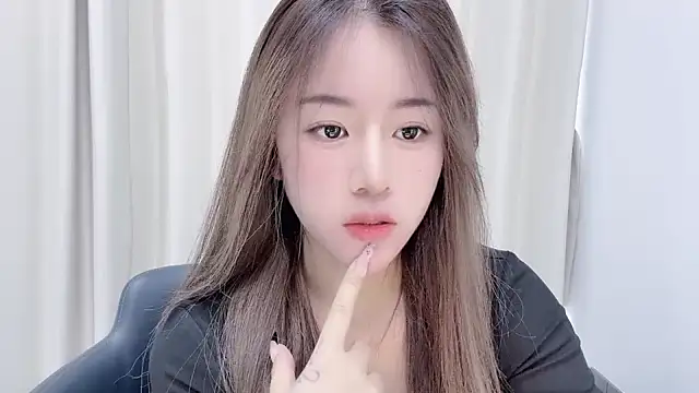 Snapshot of chloe-01 chatting on 12-08-24, 04:25 chloe-01 online show from 12-08-24, 04:25