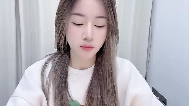 Snapshot of chloe-01 chatting on 12-14-24, 12:23 chloe-01 online show from 12-14-24, 12:23