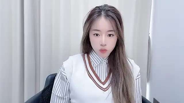 Snapshot of chloe-01 chatting on 12-20-24, 04:31 chloe-01 online show from 12-20-24, 04:31