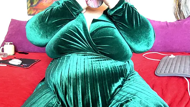 Snapshot of lindalovesexy chatting on 03-22-25, 06:43 lindalovesexy online show from 03-22-25, 06:43