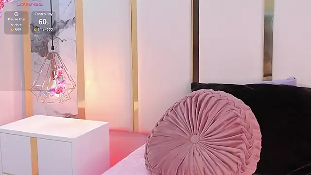 SalommeFlores online show from 02-12-25, 04:01