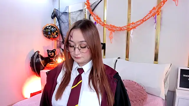 SalommeFlores online show from 10-29-25, 09:27