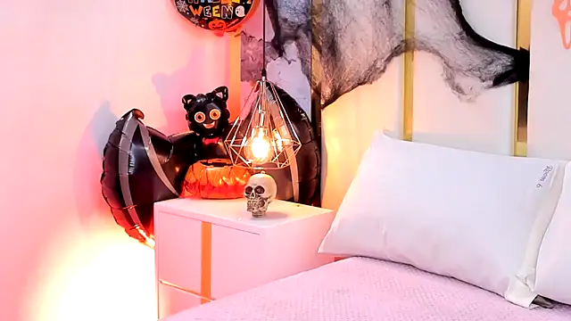 SalommeFlores online show from 10-30-25, 09:15