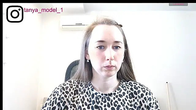 Snapshot of --Model--2 chatting on 06-09-26, 12:39 --Model--2 online show from 06-09-26, 12:39