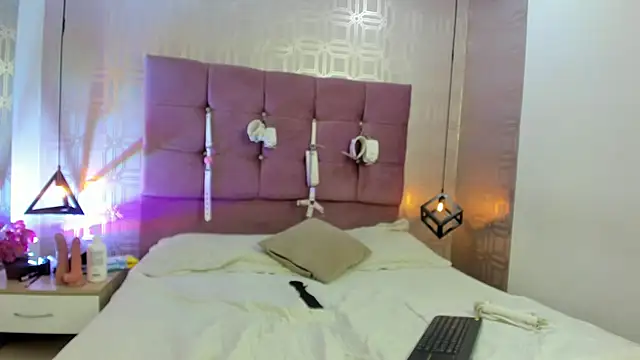 Lilith Vera online show from 10-15-25, 12:49