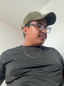 Snapshot of Ratigo69 chatting on 03-25-26, 04:02 Ratigo69 online show from 03-25-26, 04:02