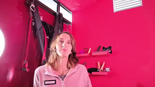 Ambar Roux  online show from 11-22-25, 03:22