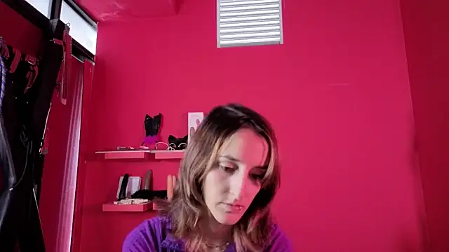 Ambar Roux  online show from 12-15-25, 01:48