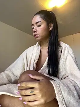 Snapshot of _Luana chatting on 12-13-24, 11:55 Luana online show from 12-13-24, 11:55