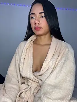 Snapshot of _Luana chatting on 01-13-25, 12:24 Luana online show from 01-13-25, 12:24