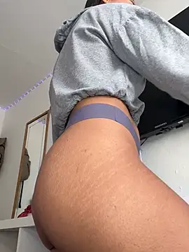 Snapshot of _Luana chatting on 01-14-25, 08:52 Luana online show from 01-14-25, 08:52