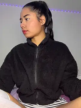 Snapshot of _Luana chatting on 01-17-25, 12:52 Luana online show from 01-17-25, 12:52