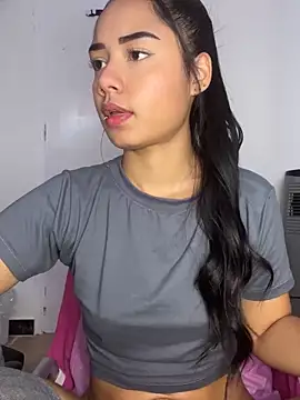 Snapshot of _Luana chatting on 02-07-25, 12:17 Luana online show from 02-07-25, 12:17