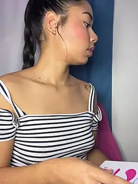 Snapshot of _Luana chatting on 03-07-25, 09:07 Luana online show from 03-07-25, 09:07