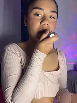 Snapshot of _Luana chatting on 03-21-25, 09:01 Luana online show from 03-21-25, 09:01