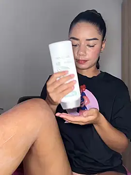 Snapshot of _Luana chatting on 09-09-25, 08:36 Luana online show from 09-09-25, 08:36