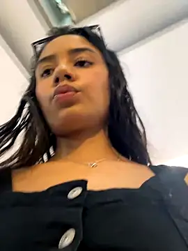 Snapshot of _Luana chatting on 11-01-25, 08:22 Luana online show from 11-01-25, 08:22