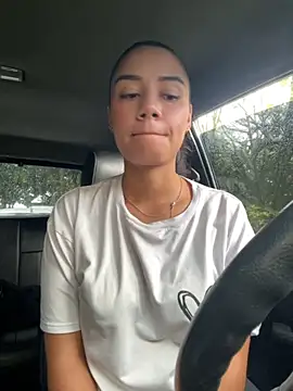 Snapshot of _Luana chatting on 11-14-25, 06:39 Luana online show from 11-14-25, 06:39