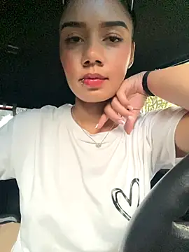 Snapshot of _Luana chatting on 11-27-25, 06:43 Luana online show from 11-27-25, 06:43