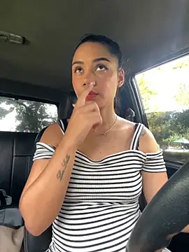 Snapshot of _Luana chatting on 12-04-25, 06:27 Luana online show from 12-04-25, 06:27