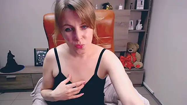 Hot Milady online show from 04-01-26, 07:53