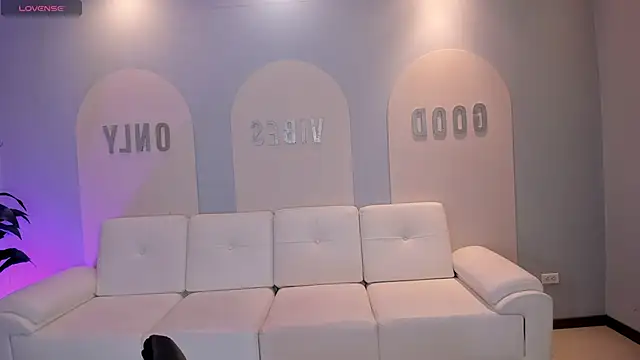 ValeriaRoldanX online show from 04-19-26, 10:25