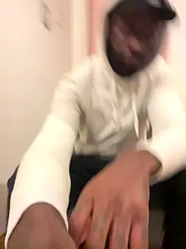 MacTroy online show from 10-27-25, 10:47