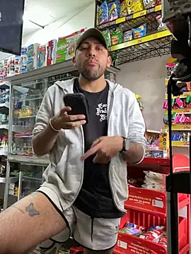 JuanZapata33 online show from 04-07-26, 08:53