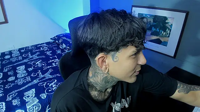 Snapshot of Travistanner_28 chatting on 11-08-25, 05:01 Travistanner 28 online show from 11-08-25, 05:01