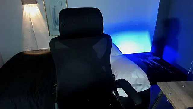 Snapshot of Travistanner_28 chatting on 11-29-25, 06:27 Travistanner 28 online show from 11-29-25, 06:27