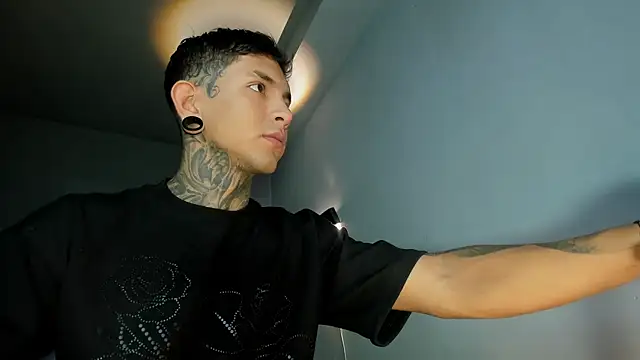 Travistanner 28 online show from 04-24-26, 01:57