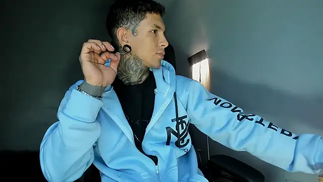 Travistanner 28 online show from 04-26-26, 02:53