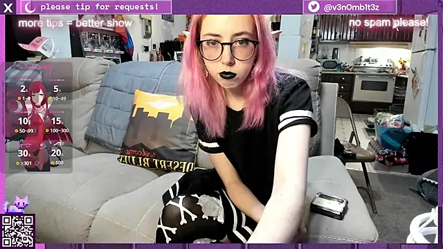 Snapshot of v3n0mb1t3z chatting on 11-08-25, 12:44 v3n0mb1t3z online show from 11-08-25, 12:44