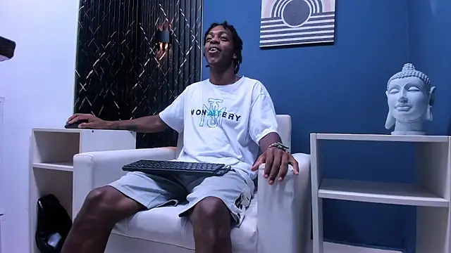 Snapshot of LarryCollin chatting on 01-30-25, 03:44 LarryCollin online show from 01-30-25, 03:44