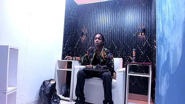 Snapshot of LarryCollin chatting on 02-12-25, 03:18 LarryCollin online show from 02-12-25, 03:18