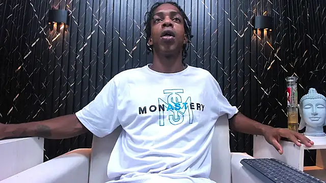 Snapshot of LarryCollin chatting on 02-13-25, 09:30 LarryCollin online show from 02-13-25, 09:30