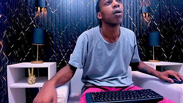 Snapshot of LarryCollin chatting on 03-03-25, 01:42 LarryCollin online show from 03-03-25, 01:42