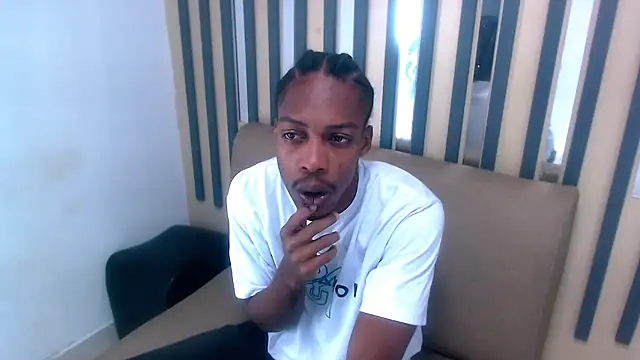 Snapshot of LarryCollin chatting on 03-20-25, 12:22 LarryCollin online show from 03-20-25, 12:22