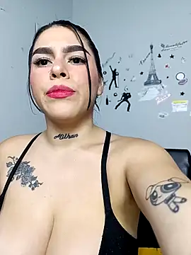 Snapshot of BigTits_Kitty chatting on 10-20-25, 06:14 BigTits Kitty online show from 10-20-25, 06:14