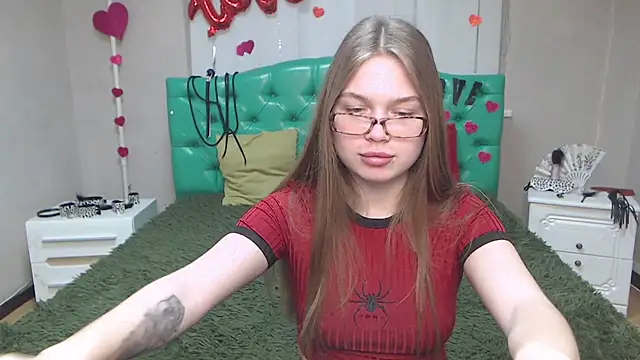 Snapshot of LaraPika chatting on 03-18-25, 12:14 LaraPika online show from 03-18-25, 12:14
