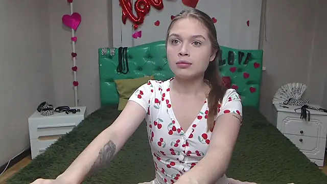 Snapshot of LaraPika chatting on 10-10-25, 05:12 LaraPika online show from 10-10-25, 05:12