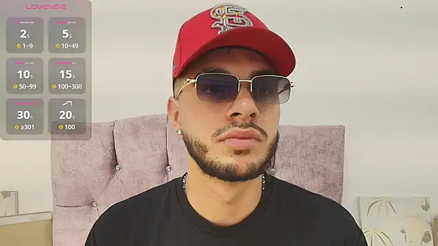 Snapshot of Amadeo_Wild chatting on 10-31-25, 11:44 Amadeo Wild online show from 10-31-25, 11:44