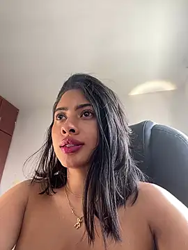 Snapshot of AlessaPears chatting on 01-08-25, 02:25 AlessaPears online show from 01-08-25, 02:25