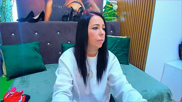 LauraSin online show from 12-23-25, 04:10