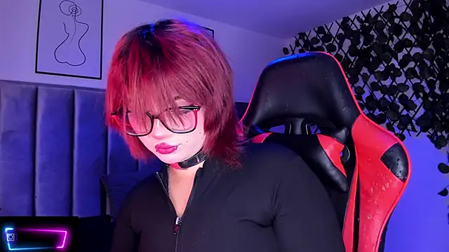 Snapshot of Kitty_Gang chatting on 10-14-25, 02:56 Kitty Gang online show from 10-14-25, 02:56