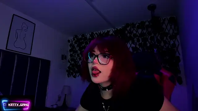 Snapshot of Kitty_Gang chatting on 10-16-25, 02:01 Kitty Gang online show from 10-16-25, 02:01
