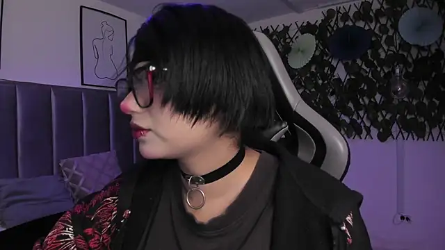 Kitty Gang online show from 04-16-26, 01:06