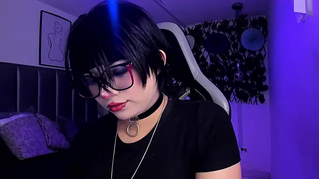 Snapshot of Kitty_Gang chatting on 05-01-26, 01:21 Kitty Gang online show from 05-01-26, 01:21
