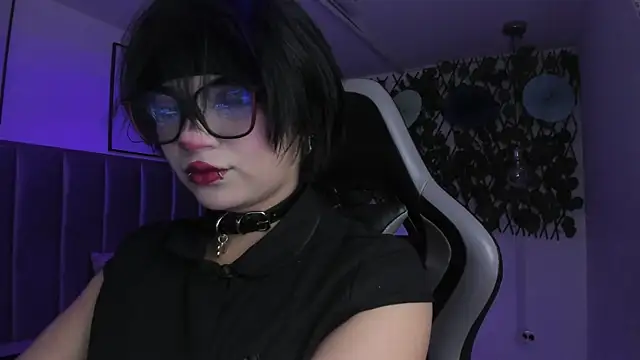 Snapshot of Kitty_Gang chatting on 05-13-26, 01:25 Kitty Gang online show from 05-13-26, 01:25