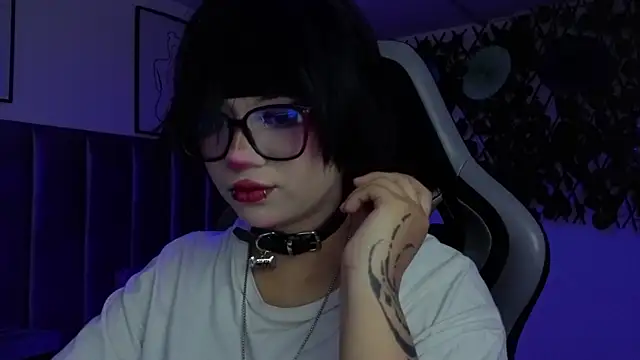 Snapshot of Kitty_Gang chatting on 05-21-26, 01:23 Kitty Gang online show from 05-21-26, 01:23